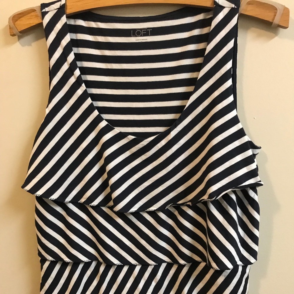 Loft ruffle front sleeveless size medium